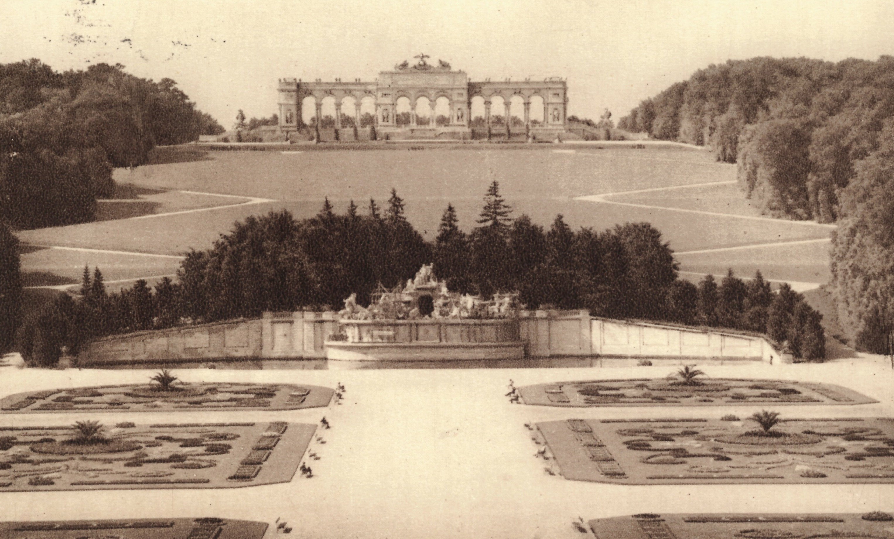 Parterre und Gloriette im Schlosspark Schönbrunn, um 1930